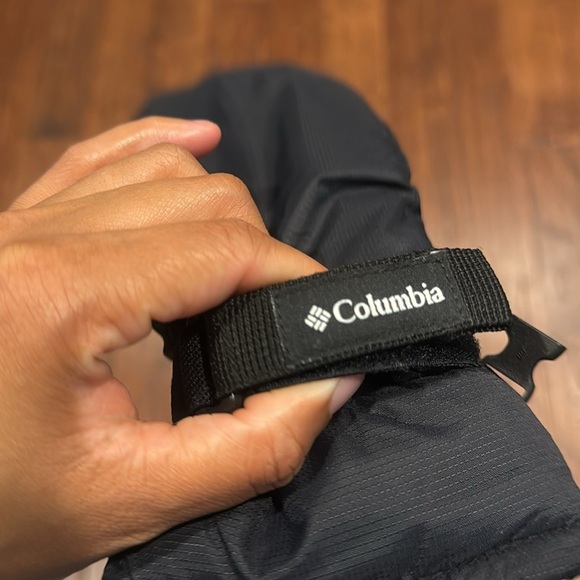 Youth Small - Columbia Black Insulated Mittens - Picture 7 of 9